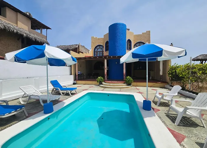 Quinta Del Aguila - Beachfront Family Villa & Private Pool