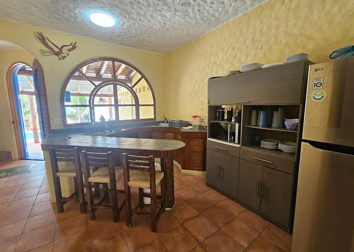 Quinta Del Aguila - Beachfront Family Villa & Private Pool